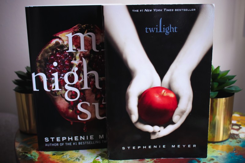 Tandem Reading Guide of Twilight and Midnight Sun by Stephenie Meyer